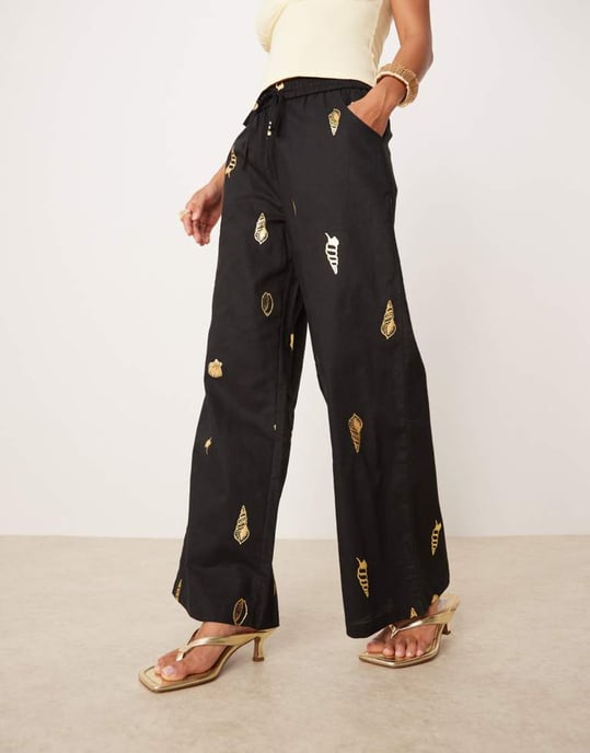 Never Fully Dressed Petite guldskal vida byxor i svart - Image 2