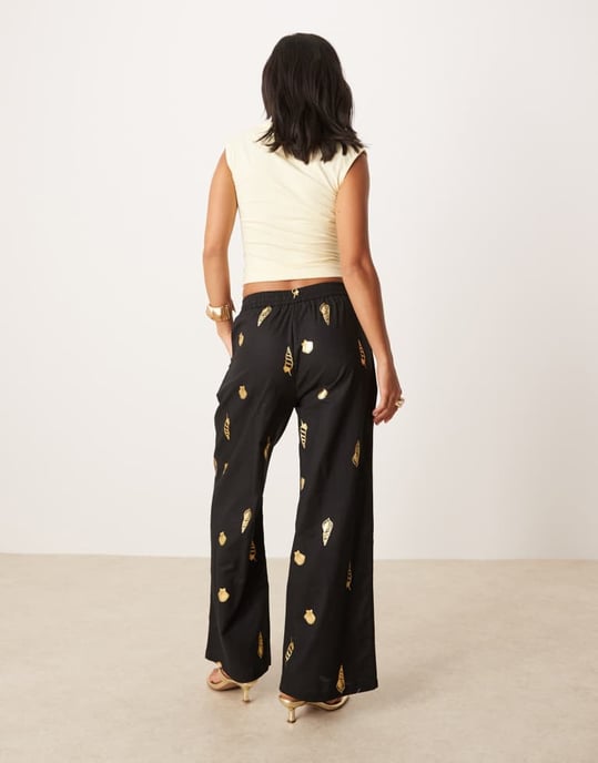 Never Fully Dressed Petite guldskal vida byxor i svart - Image 4