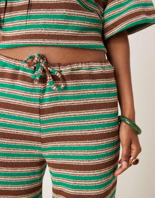ASOS DESIGN randig vidbyxa set i grön och brun rand - Image 4