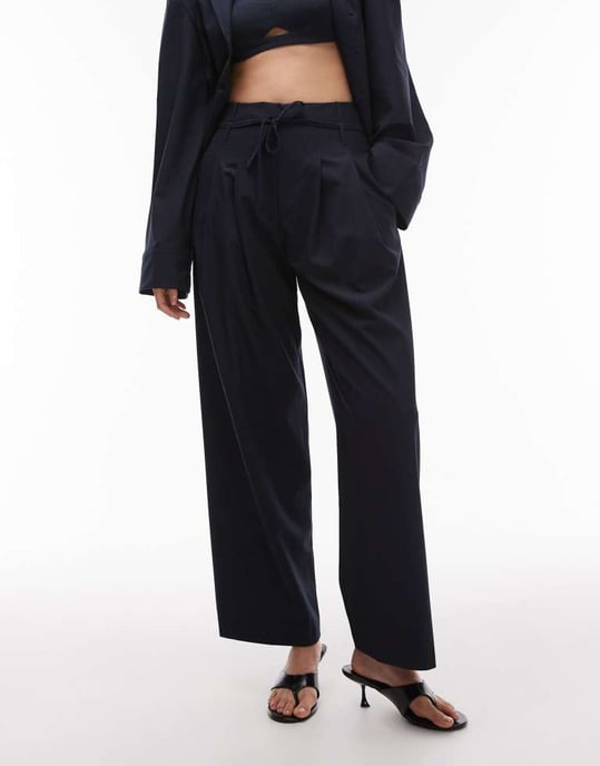 ASOS DESIGN vida ben plisserade byxor i marinrandig - Image 2