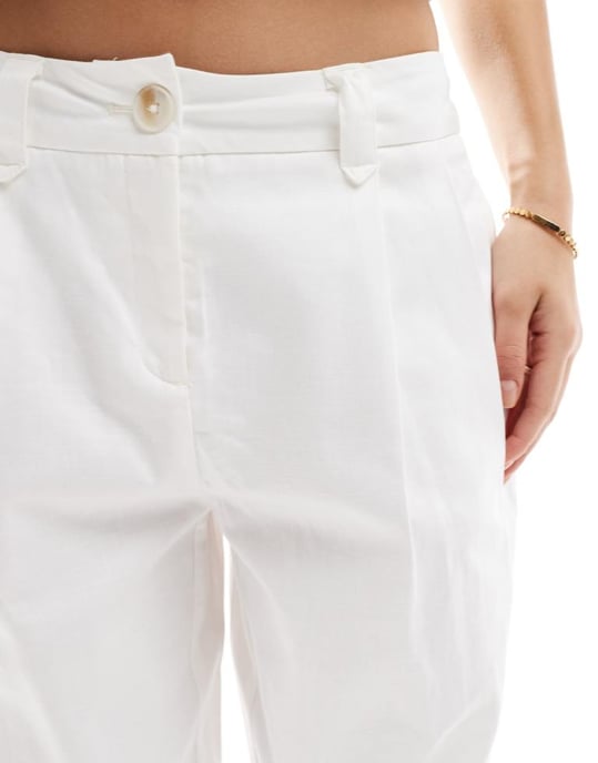 Vero Moda skräddarsydd byxa med tunn barrelmodell i vitt - Image 3