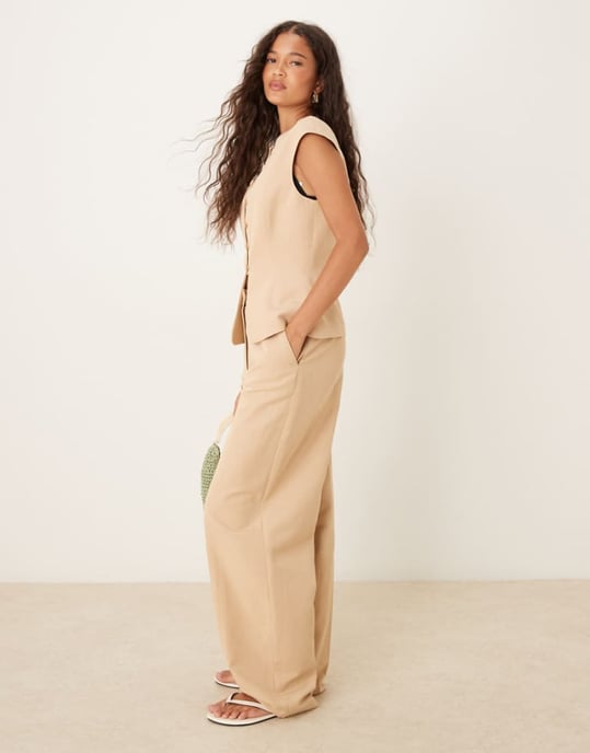 ASOS DESIGN linneblandning skräddarsydd byxa med pipa i neutral färg - Image 1