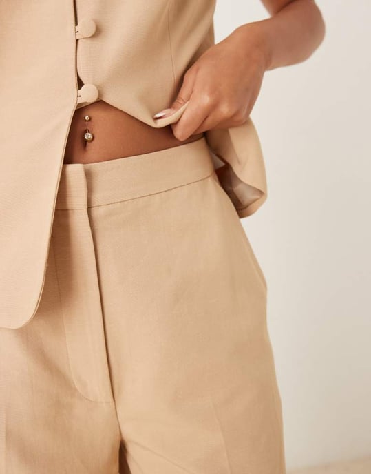 ASOS DESIGN linneblandning skräddarsydd byxa med pipa i neutral färg - Image 2