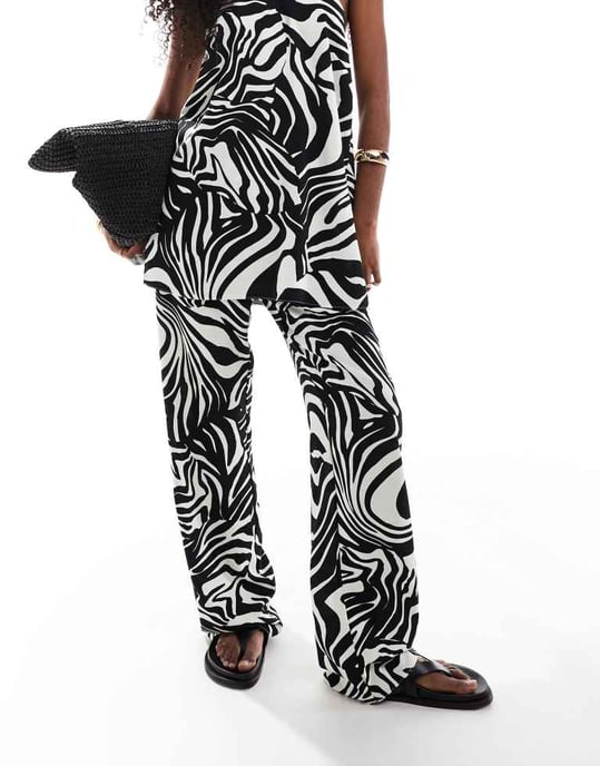 ASOS DESIGN skräddarsydda rak benbyxor co-ord i zebramönster - Image 3