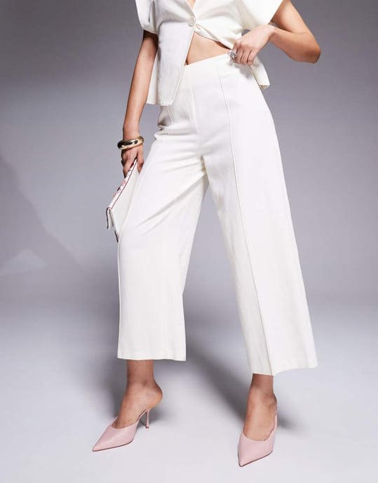 ASOS DESIGN skräddarsydda linne culottebyxor i koord i elfenben - Image 2