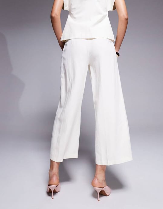 ASOS DESIGN skräddarsydda linne culottebyxor i koord i elfenben - Image 4