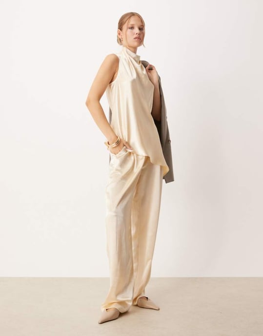 ASOS DESIGN skräddarsydda raka satinbyxor koord i elfenben - Image 1