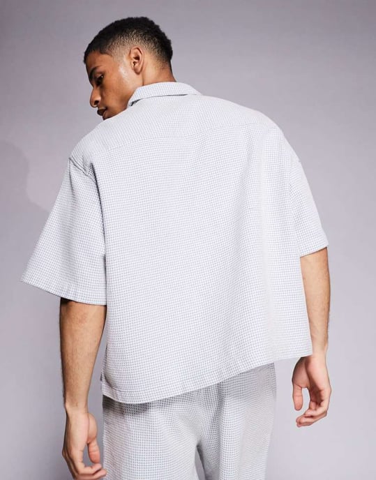 ASOS DESIGN koord våffla regular reverskrage skjorta i blått och vitt - Image 4