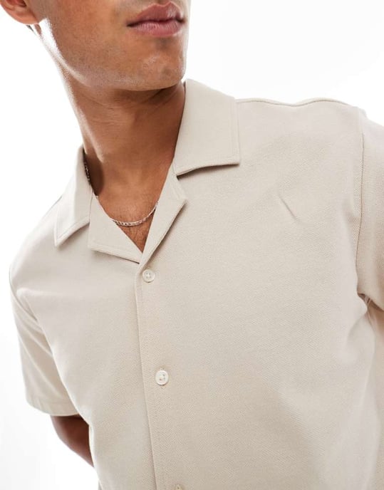 Tunn t-shirt med kort ärm i sten - Image 3