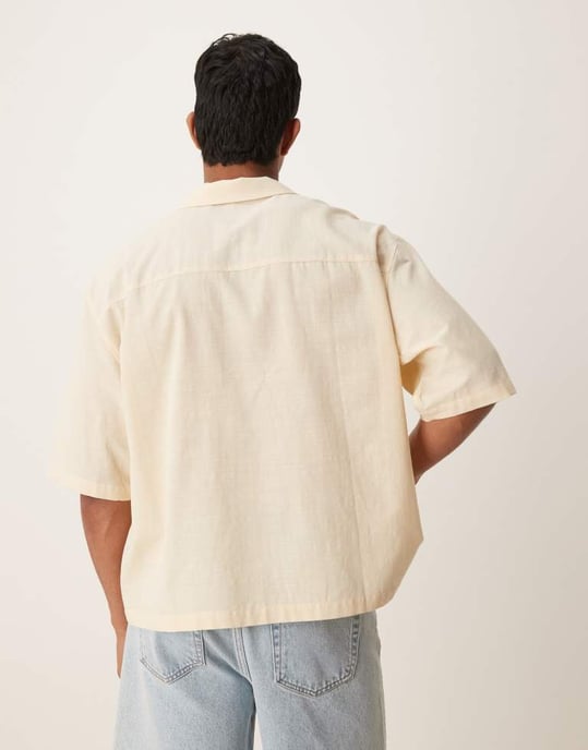 ASOS DESIGN boxig oversized skjorta med krage och bröstbroderi i beige - Image 3
