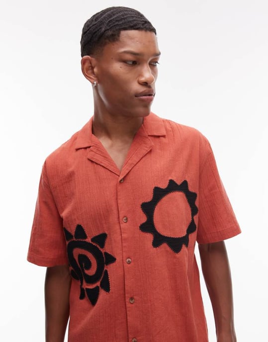 Topman kortärmad broderad solskjorta i röd - Image 1