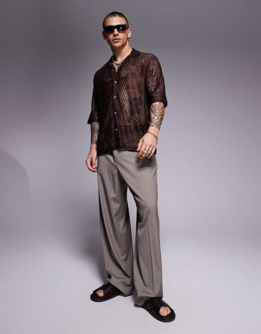 ASOS DESIGN boxy reverskrage skjorta i brunt virkat material - Image 2