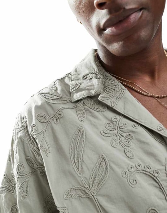 Jack & Jones broderad kortärmad skjorta i khaki - Image 3