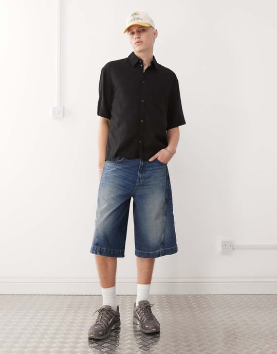 Oversized boxy fit kortärmad skjorta i linne i svart från Weekday - Image 3