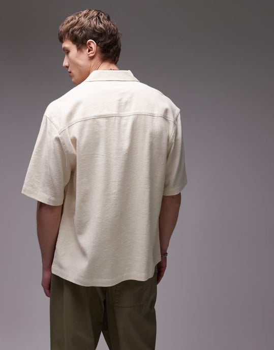 Topman kortärmad texturerad boxig skjorta i sten - Image 3