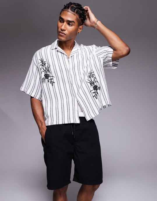 ASOS DESIGN boxy oversized virkad skjorta med broderi i svart och vitt - Image 1