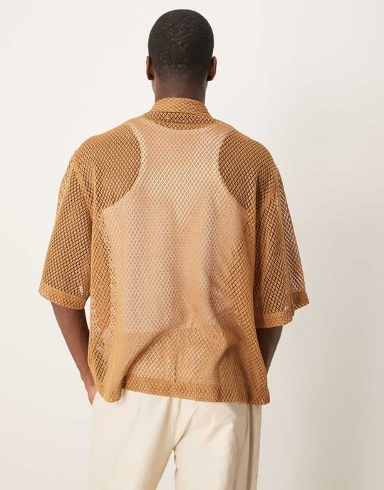 ASOS DESIGN boxy oversized mesh skjorta i beige - Image 4