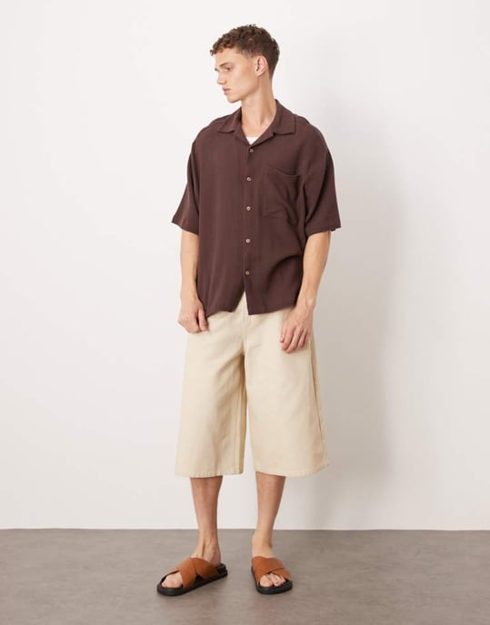 ASOS DESIGN boxy texturerad regular skjorta i brunt - Image 2