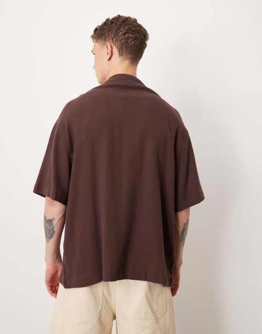 ASOS DESIGN boxy texturerad regular skjorta i brunt - Image 4