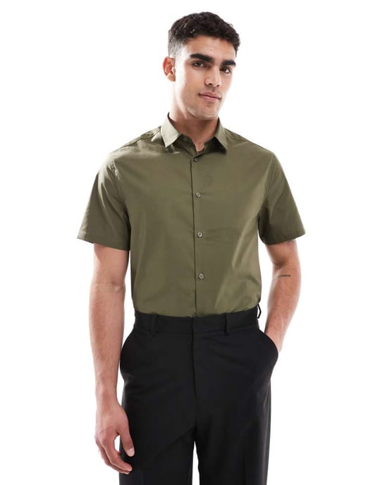 ASOS DESIGN formell lättstruken regular skjorta i khaki - Image 1