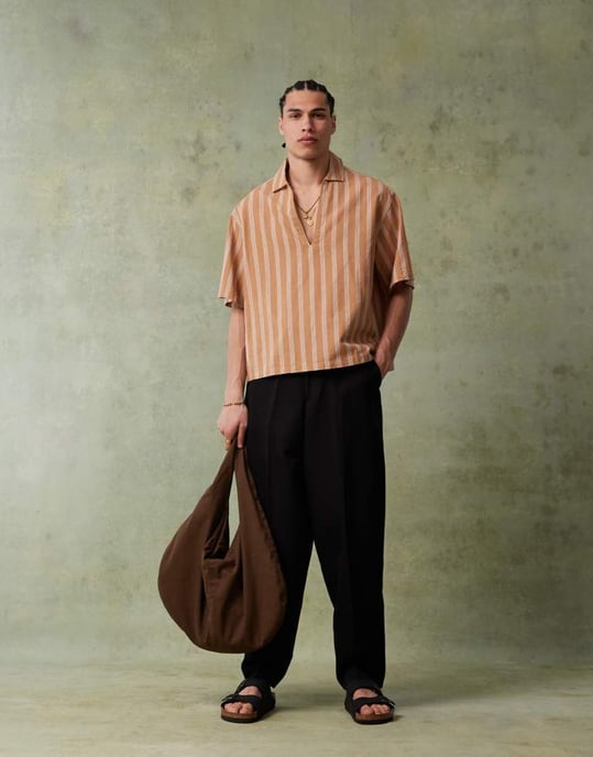 ASOS DESIGN boxy oversized skjorta med vertikala ränder i brunt - Image 2