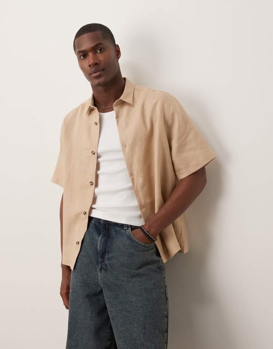 ASOS DESIGN 100% linne boxig regularskjorta i sand - Image 1