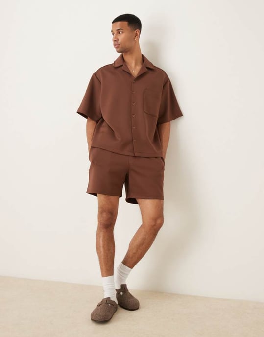 ASOS DESIGN koord oversized revere-kragar skjorta i brun scuba-liknande tyg - Image 2