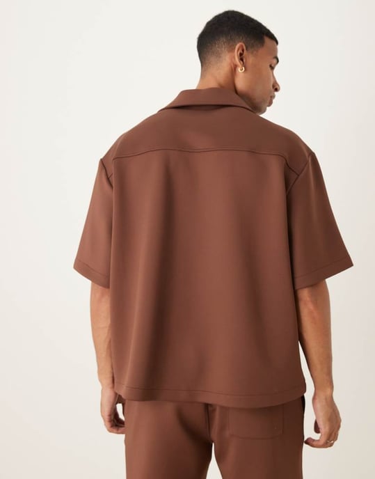ASOS DESIGN koord oversized revere-kragar skjorta i brun scuba-liknande tyg - Image 3
