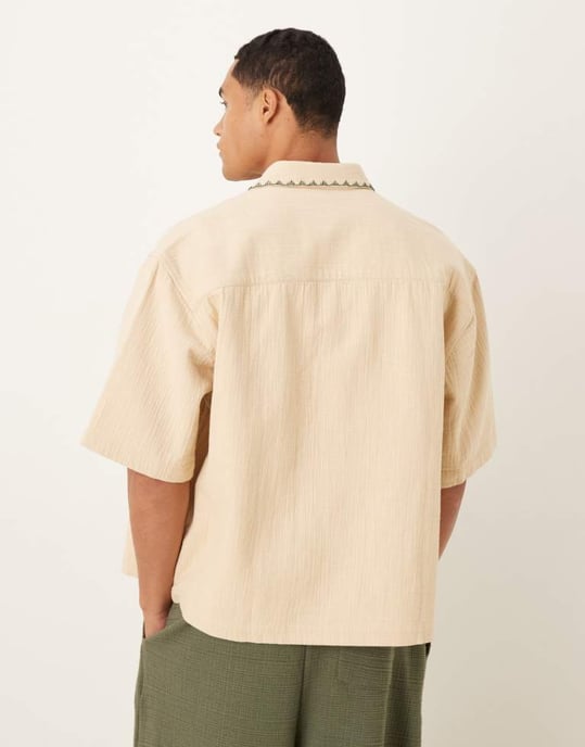 ASOS DESIGN texturerad oversize-skjorta med whip stitch-detalj i sten - Image 3