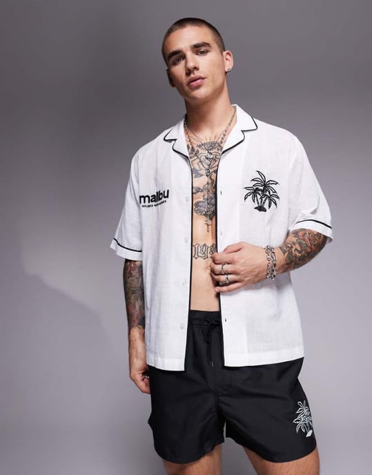 ASOS DESIGN koord boxy skjorta med bröstbroderi i vit - Image 1