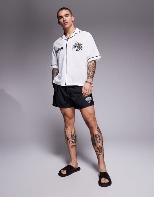 ASOS DESIGN koord boxy skjorta med bröstbroderi i vit - Image 2