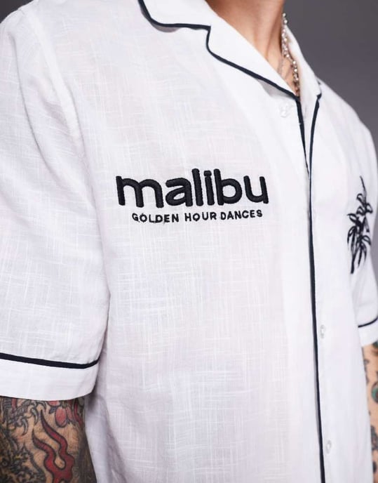 ASOS DESIGN koord boxy skjorta med bröstbroderi i vit - Image 3