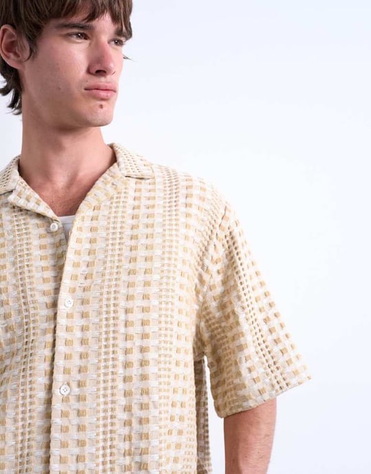 Topman avslappnad passform kortärmad tvåfärgad texturerad skjorta i sten - Image 4