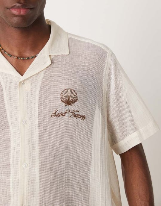 ASOS DESIGN boxig genomskinlig texturerad skjorta med broderi på bröstet i ecru - Image 4