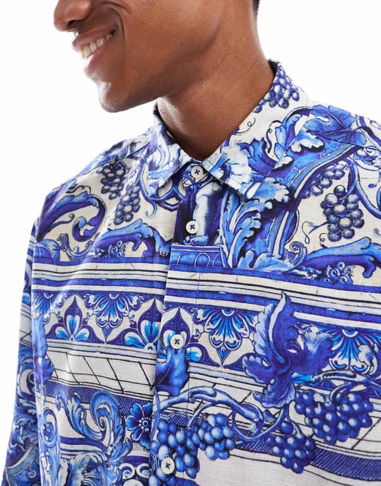ASOS DESIGN boxy oversized tryckt skjorta i blått och vitt - Image 4