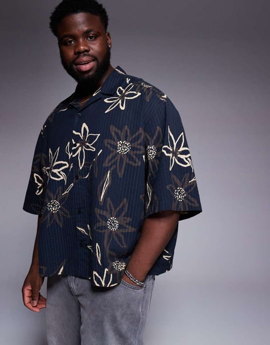 ASOS DESIGN boxy oversized seersucker-skjorta med blommönster i svart - Image 2