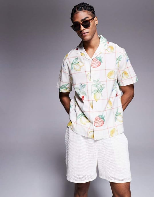 ASOS DESIGN oversized skjorta med revers och frukttryck i beige - Image 1