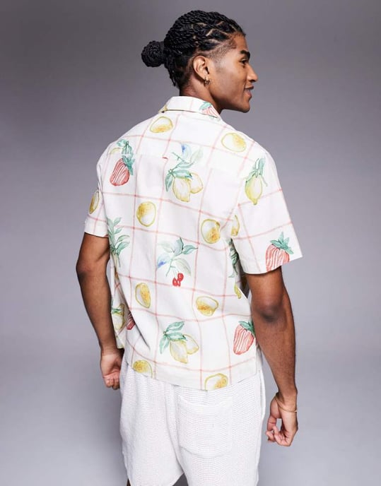 ASOS DESIGN oversized skjorta med revers och frukttryck i beige - Image 3