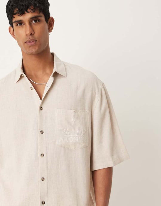 ASOS DESIGN premium linneblandning boxy oversized skjorta med bröstbroderi i beige - Image 2