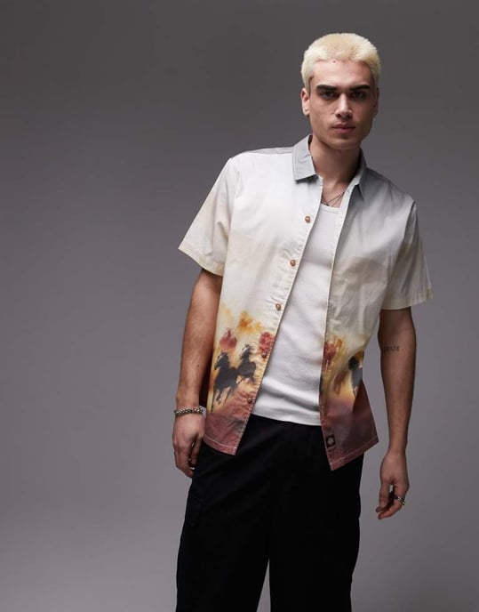 Dickies löpande vilda västern grafisk tryckt skjorta i beige - Image 2