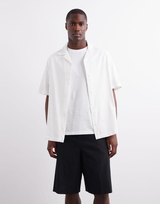 ASOS DESIGN kragig texturerad skjorta i vitt - Image 1