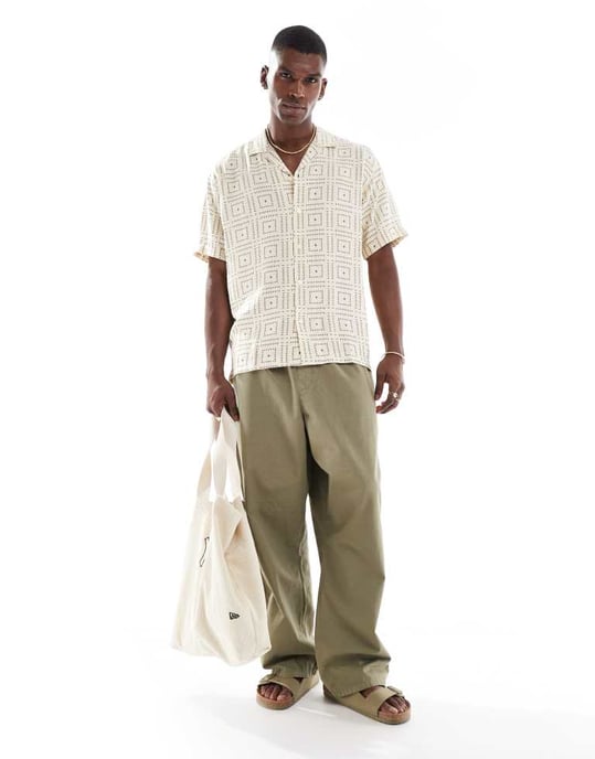 Jack & Jones oversize skjorta med kakeltryck i beige - Image 2
