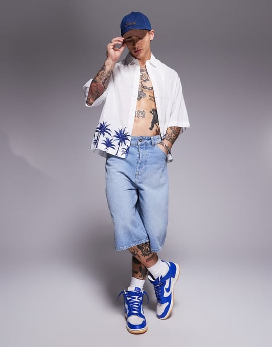 ASOS DESIGN boxy oversized linne-look skjorta med palmtryck i vitt - Image 2