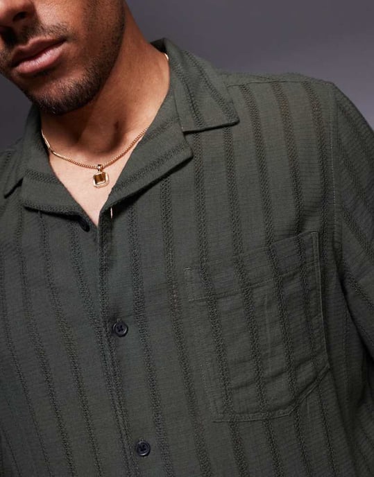 ASOS DESIGN boxy revere broderie skjorta i grön rand - Image 2