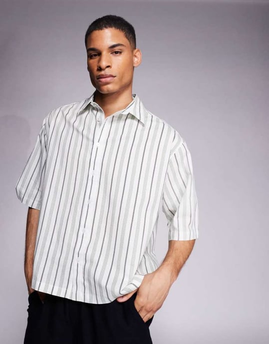 ASOS DESIGN boxy regular skjorta i vit och grön randig - Image 1