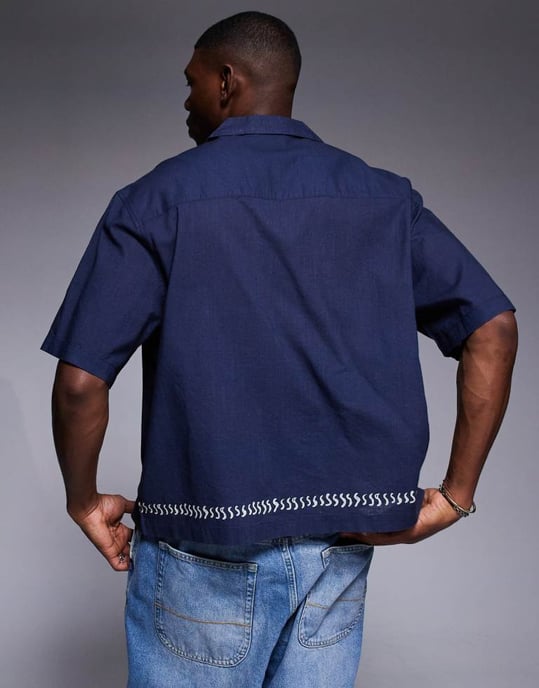 ASOS DESIGN boxig oversized skjorta med kanttryck i marinblått - Image 3