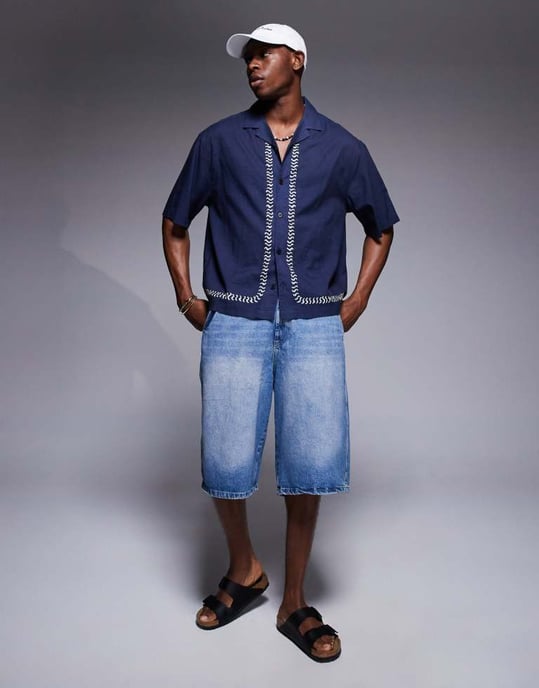 ASOS DESIGN boxig oversized skjorta med kanttryck i marinblått - Image 4