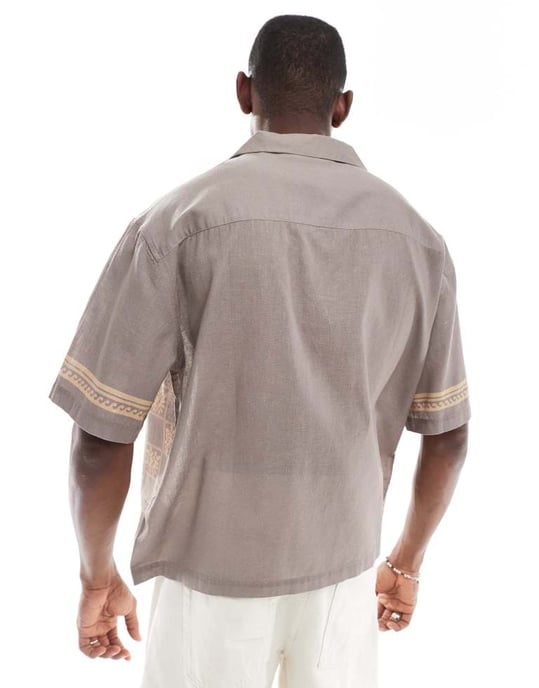 ASOS DESIGN boxy oversized skjorta med tryck i brunt - Image 4