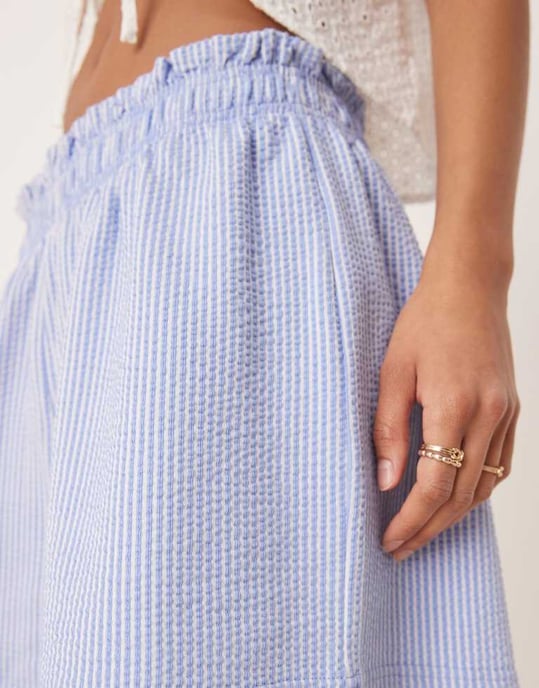 Gina Tricot rutig seersucker-short i blått - Image 4
