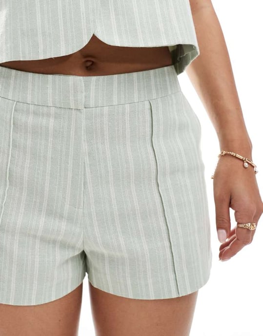 Miss Selfridge matchande skräddarsydda hög midja shorts i grön randig mönster - Image 3